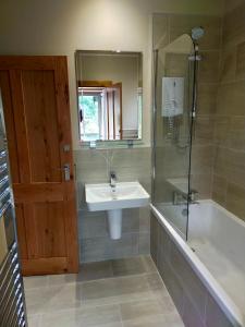 Braeside Cottage - Adorable 2 Bedroom Eco-Friendly Character Cottage