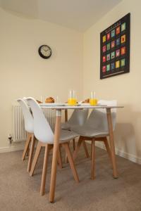 Luxury 2-bedroom 2-bathroom city centre apartment