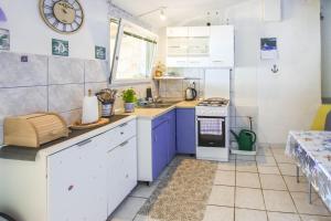 Two-Bedroom Holiday Home room in House James