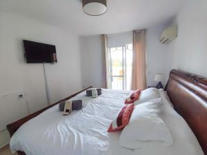 Fantastic views, large apartment with 3 Pools, Minutes from Beach and Golf Mijas Costa Spain