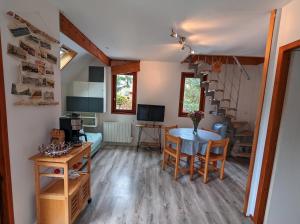 Chalets Chalet avec grand jardin dans residence paisible : photos des chambres