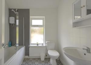 Ryland House Sleeps 8 M6 Access & Garden