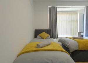 Ryland House Sleeps 8 M6 Access & Garden