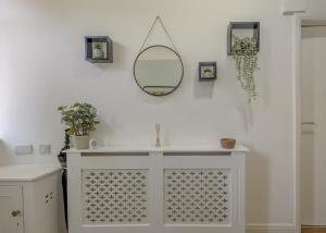 Ryland House Sleeps 8 M6 Access & Garden