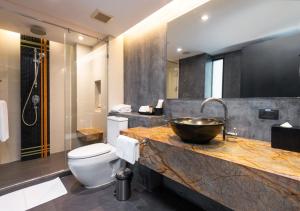 Phòng Loại Sang Giường Lớn (Deluxe King Room)