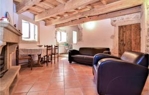 Maisons de vacances Amazing home in Goudargues with 2 Bedrooms : photos des chambres