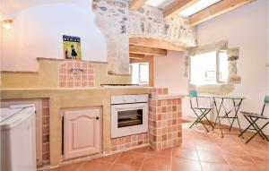 Maisons de vacances Amazing home in Goudargues with 2 Bedrooms : photos des chambres