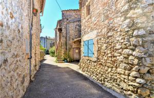 Maisons de vacances Amazing home in Goudargues with 2 Bedrooms : photos des chambres