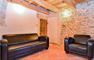 Maisons de vacances Amazing home in Goudargues with 2 Bedrooms : photos des chambres