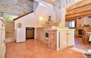 Maisons de vacances Amazing home in Goudargues with 2 Bedrooms : photos des chambres