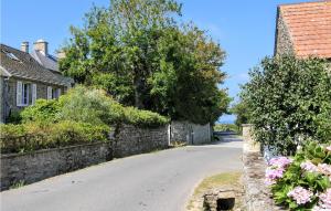 Maisons de vacances Gorgeous Home In St Germain Des Vaux : photos des chambres