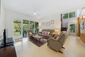 Whispering Trees by Discover Stradbroke
