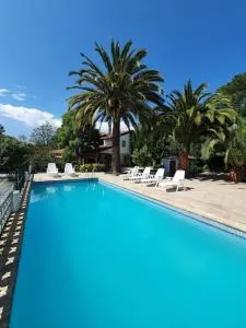 Dreams and friends on the coast of Bilbao. - 毕尔巴鄂