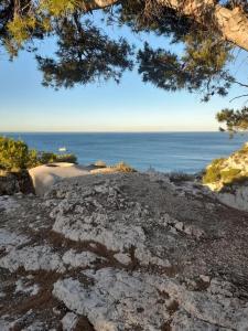 Petite maison rénovée- Niolon à la mer