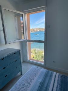 AZUR-Les pieds dans leau-Vue sur Mer et Clocher de Collioure en toile de fond - WIFI FIBRE- PARKING Couvert
