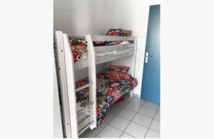 Appartements Studio au calme avec piscine, face golf, parking gratuit, tout a pied a 10mn centre ville : photos des chambres