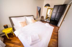 Triplex Kings Apartment in Old Town