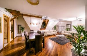 Triplex Kings Apartment in Old Town