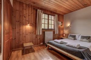 Chalets CHALET Trois Bois - Alpes Travel - LES HOUCHES - sleeps 8 : photos des chambres