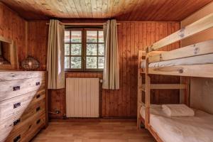 Chalets CHALET Trois Bois - Alpes Travel - LES HOUCHES - sleeps 8 : photos des chambres