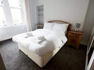 Superb 1Bed Flat in Fabulous West End - Pass the Keys