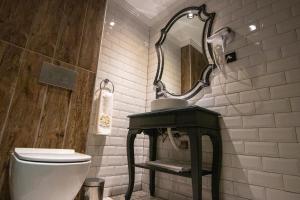 SHERLOCK HOMES HOTELS