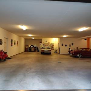 Ruhige Ferienwohnung mit Garten und Garage in Privatvilla