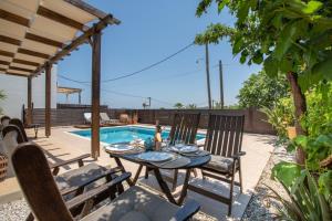 Villa Henry Darmarohori