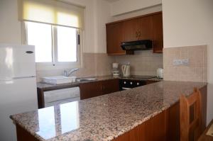 Top floor, 2 bedroom apartment Vanessa D204, FREE WIFI, village view