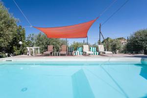 Villa Mendolia Hot Pool and Design