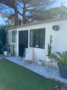 Sejours chez l'habitant Adorable chambre vue sur piscine : photos des chambres