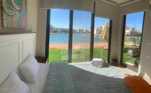 Tawila, 4 Bedroom Villa, Brand new, directly on a lagoon