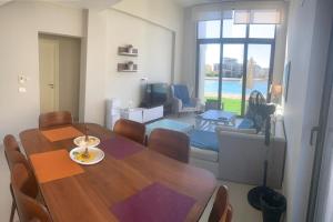 Tawila, 4 Bedroom Villa, Brand new, directly on a lagoon