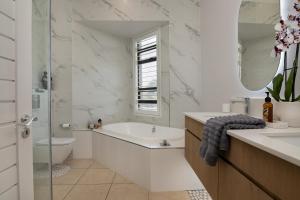 Marichel 12 - No under 10 year olds