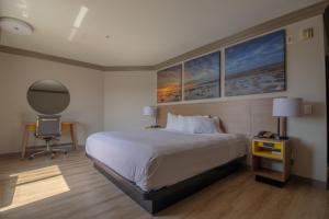 King Room room in Days Inn by Wyndham Carlsbad