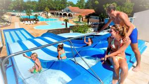 Maisons de vacances L asina - Saint-Jean-de-Monts - Camping 4 etoiles : photos des chambres