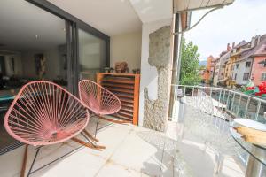 LEau Vive Jacuzzi et Sauna en vieille ville 5