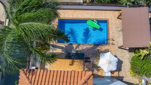 Villa Sirena, Pernera, Valentino