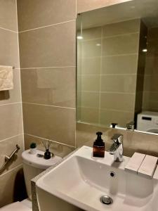 Lovely 1 Bedroom City View in Uptown BGC