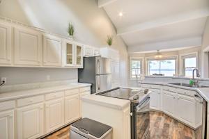 Gilbert Lakefront Retreat with Private Dock!