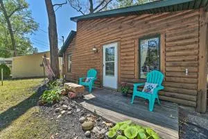 Charming Houghton Lake Cottage with Backyard! - Gladwin