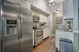 Cozy Gatlinburg Condo about 2 Mi to National Park!