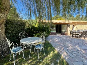Maisons de vacances FUVOLEA, Maison de vacances a 15 min du centre d'Aix-en-Provence, piscine chauffee mai a fin septembre - jardin - parking prive gratuit : photos des chambres