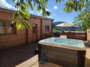 Le Chalet jacuzzi et Détente 4 Étoiles