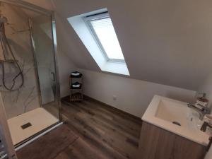 Appartements Duplex cosy dans maison neuve avec terrasse entree independante 5 mn de Bayeux et 10 mn plage du debarquement : photos des chambres