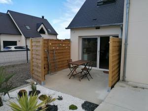 Les pommiers Duplex cosy tout confort dans maison neuve avec terrasse entrée indépendante parking 5 mn de Bayeux et 10 mn plage du débarquement