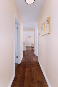 LOVELY 3 bedroom PORT MOODY spacious home 6 people free parking