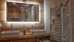 Chalets Vue imprenable et jacuzzi 4 Etoiles : photos des chambres