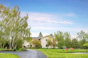 Trumpeter Inn - Mitchell Bay