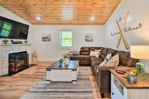 Broken Bow Retreat w/ Large Yard + Fire Pit!